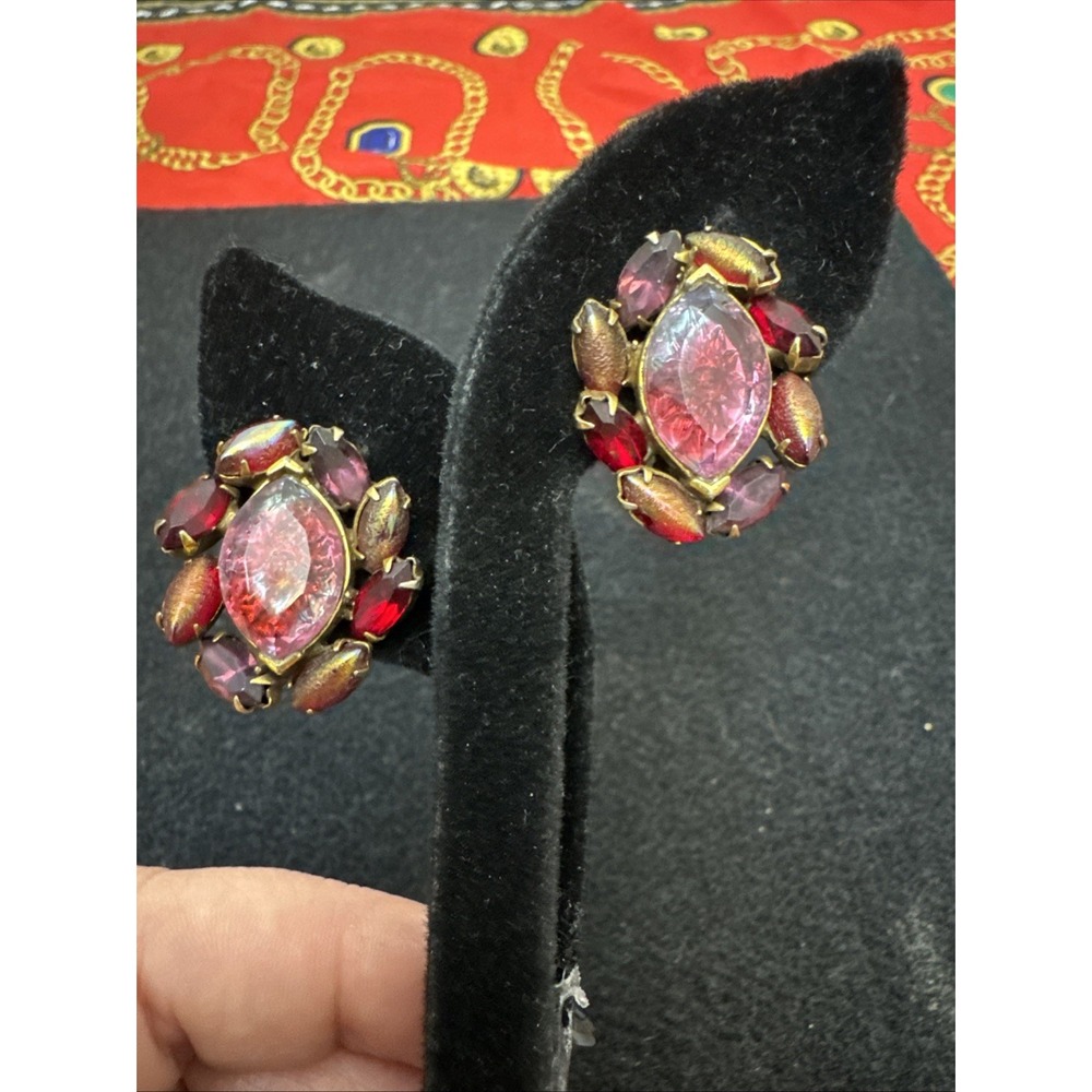 Kramer 1950's Vintage Red Heliotrope Center Swirl Earrings Rare! EUC